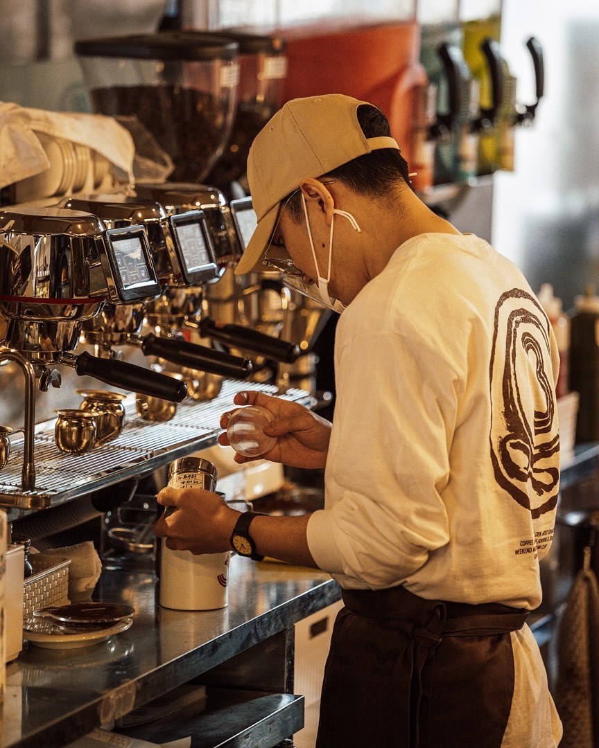 Café 3 Stripes Seoul barista at work