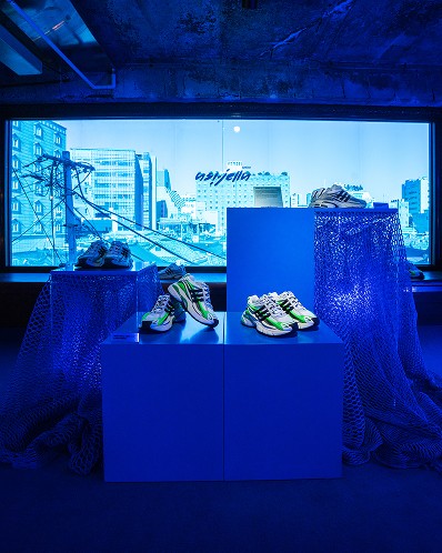 Jellyfish Arcade sneaker display