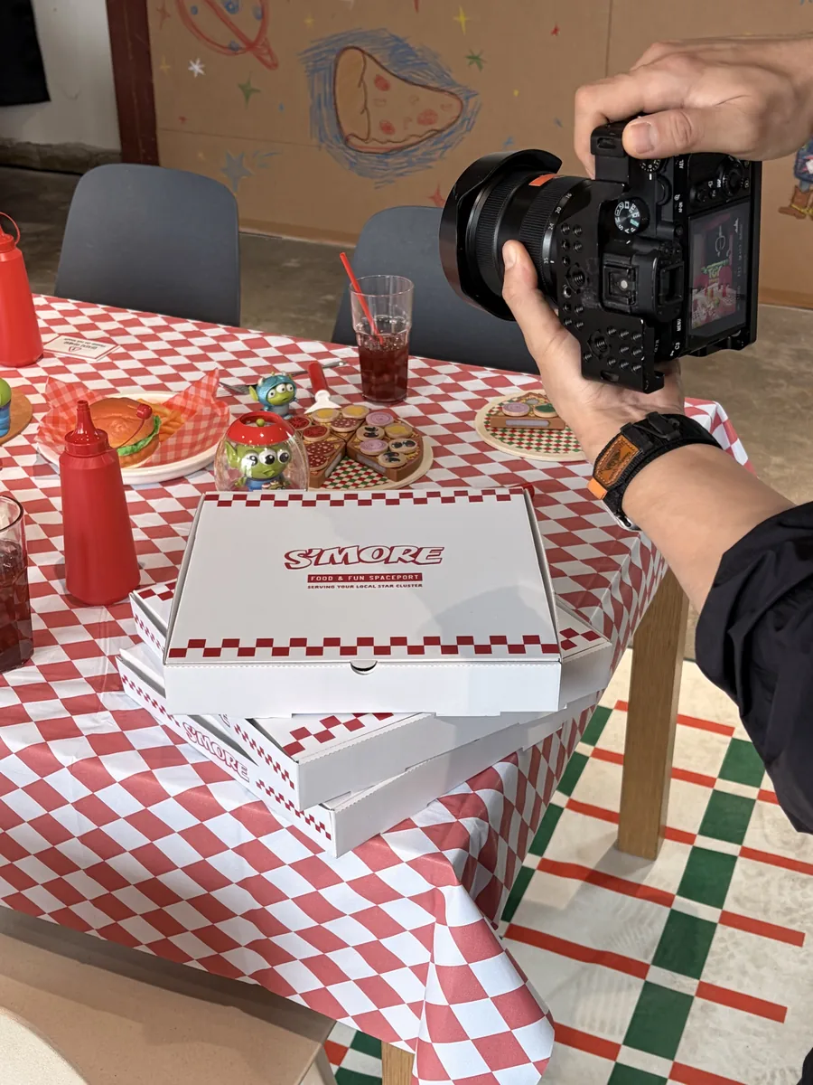 Photographing the pizza table set